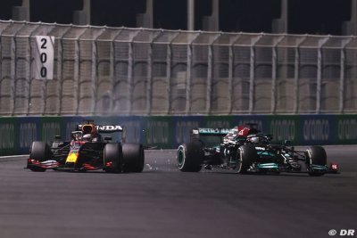 Hakkinen explique à Verstappen comment rendre une position en piste de manière sûre