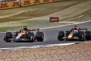 Piastri pénalisé, pas Russell : Verstappen ironise sur l'inconstance de la FIA