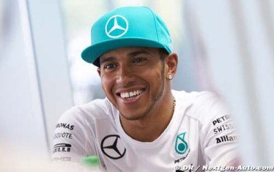 Hamilton met la pression sur Ferrari et Renault