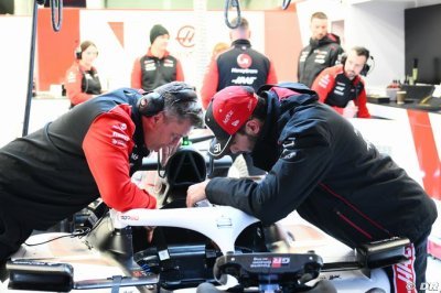 Ocon a pu repenser le volant et l’embrayage de sa Haas F1