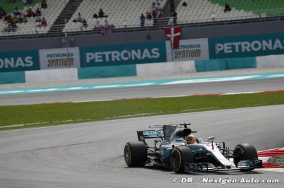 Hamilton en pole à Sepang, Vettel dernier&nbsp;!