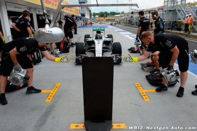 Mercedes bat le record de l’arrêt aux stands le plus rapide mais...