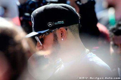 Paddock ’Snapchat’ ban for Hamilton 