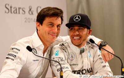Wolff wants new Hamilton deal before Melbourne