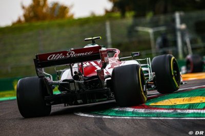 Robert Kubica back behind the wheel in Bahrain