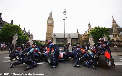 Webber proves fitness with central London pit stop