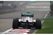 Schumacher abandonne avec une roue pas serrée
