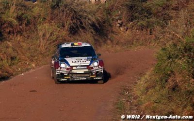 Neuville moves up to podium as rock breaks Novikov lead