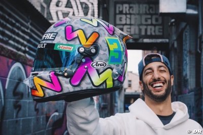 Daniel Ricciardo présente son nouveau casque (+ photos)