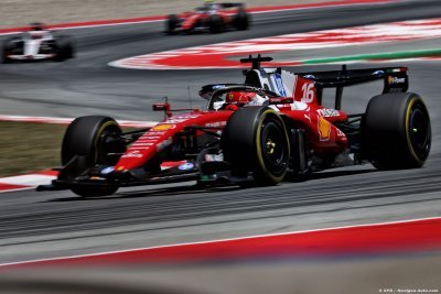 Leclerc encourageant, Hamilton en retrait&nbsp;: Ferrari entre espoirs et interrogations avec ses évolutions