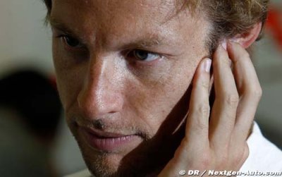 Button très affecté lors des funérailles de son père