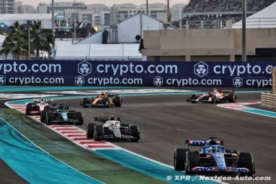 Alonso trahi par son moteur à Abu Dhabi&nbsp;: ’Ca résume bien l’année&nbsp;!’