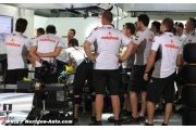 McLaren defends mosquito-ridden hotel