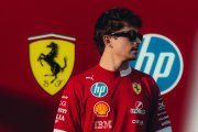 Leclerc, fidèle à Ferrari envers et contre tout : stratégie ou pari risqué ?
