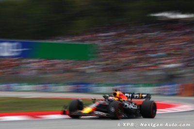 Verstappen powers to Spanish GP pole ahead of Sainz and Norris