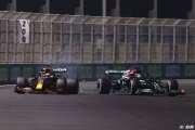 Hakkinen explique à Verstappen comment rendre une position en piste de manière sûre