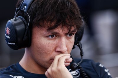 Albon stays as Sainz decision nears