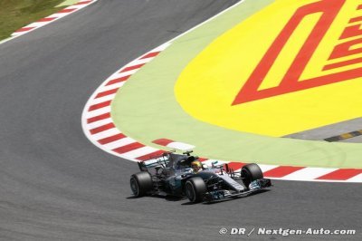 Hamilton edges Vettel to take Spanish Grand Prix pole position