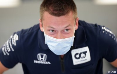 Sirotkin defends Kvyat over refusal to kneel