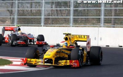 Petrov wants to race Ferrari and McLaren in 2011