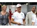 Schumacher with injured knee in India