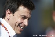 Mercedes approach gives Vettel advantage - Wolff