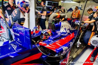 Kvyat doit faire attention à son baquet...