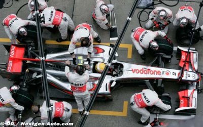 Hamilton and Vettel reprimanded for pitlane clash