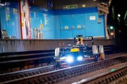 Une F1 sur les rails et dans le métro ! Red Bull fait rugir la RB8 sous Madrid (+ vidéo)