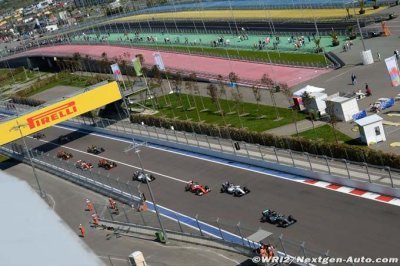F1 drivers to discuss race start crashes - Alonso