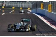 Hamilton wins in Sochi to hand Mercedes Constructors' title