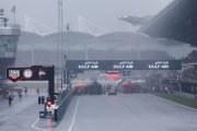 Un départ impossible à Sepang : la pluie et les pannes techniques s'en mêlent !