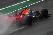 Essais Pirelli à Suzuka : la pluie permet de tester des pneus inédits, Lindblad part à la faute