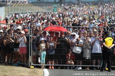 La police interdit aux fans de s’approcher de la F1 à Silverstone