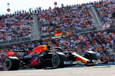 Father says Verstappen may never leave Red Bull