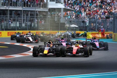 Verstappen fustige Hamilton&nbsp;: ’on a perdu du temps pour rien’