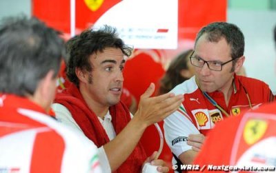 Alonso fait la grimace en constatant le retard de Ferrari