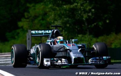 Hamilton en manque d’adhérence, Rosberg en manque de rien
