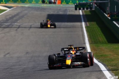 Verstappen ne voit pas Red Bull dominer à Zandvoort et se méfie de Ferrari