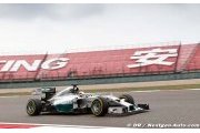 Hamilton eases to victory in China