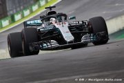 Hamilton félicite son équipe après la victoire et le titre constructeurs