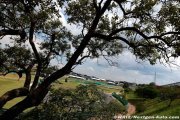 Ecclestone hints at buying Interlagos