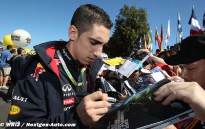 Buemi eyes Force India, Lotus seats for 2013