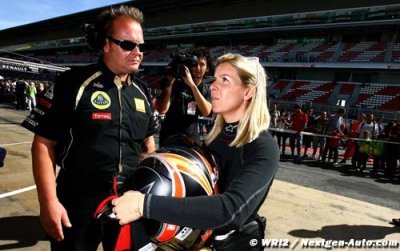 Female driver sees F1 ’possibilities’ for 2012