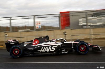 Haas F1 VF-23 runs at Silverstone shakedown