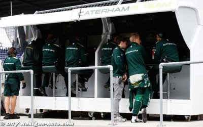 F1 set for three-car teams as more risk collapse