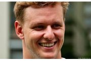 Schumacher in 'secret' Cadillac talks - newspaper