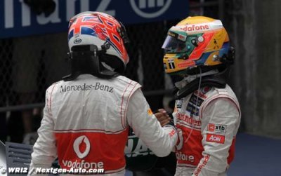 Hamilton slams teammate Button on Twitter