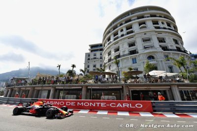 Ricciardo wins Monaco GP despite engine problem