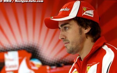Fernando Alonso meets the fans in the chat room